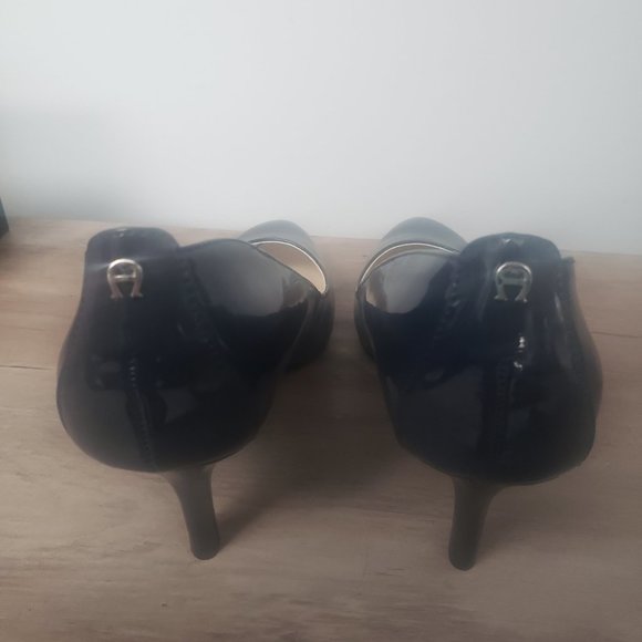 Etienne Aigner Terra Navy Blue Heels - Picture 4 of 9